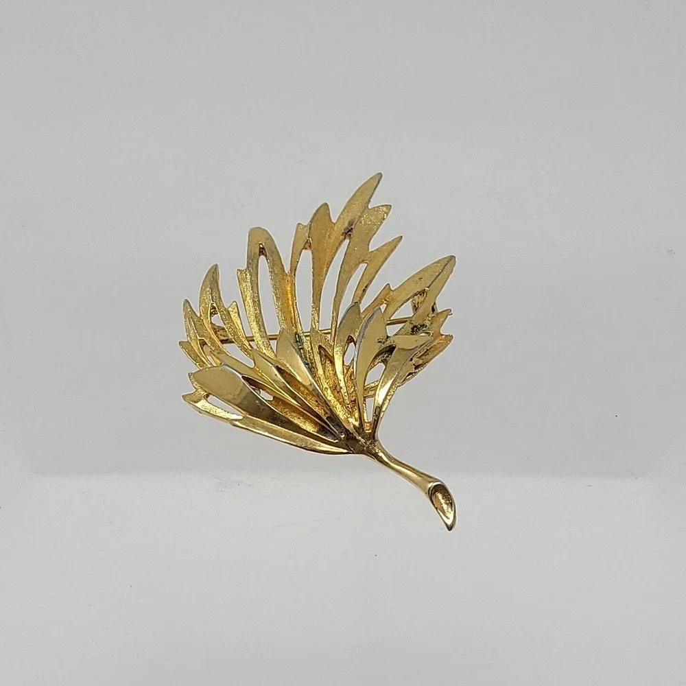 Vintage Gold Leaf Brooch Pin Autumn Jewelry 2.5